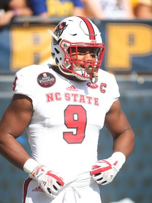 North Carolina State defensive end Bradley Chubb (9) warms up before playing Pittsburgh on Oct. 13, 2017, at Heinz Field
