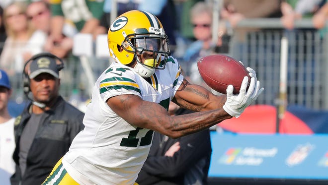 Green Bay Packers wide receiver Davante Adams (17) makes an over the shoulder catch against the Tennessee Titans at Nissan Stadium in Nashville, TN Sunday, November 13, 2016.