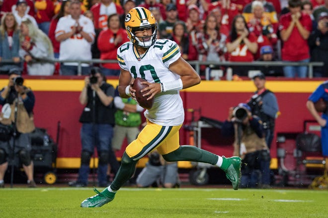 Green Bay Packers quarterback Jordan Love (10) drops back to pass against the Kansas City Chiefs during the second half at GEHA Field at Arrowhead Stadium on Nov. 7, 2021.