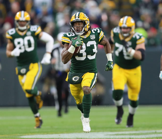 Green Bay Packers running back Aaron Jones (33) breaks into the clear on a long run against the Miami Dolphins at Lambeau Field Sunday, November 11, 2018 in Green Bay, Wis. Jim Matthews/USA TODAY NETWORK-Wis