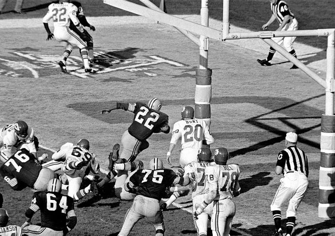 1967: Green Bay's Elijah Pitts (22) charges into the end zone, eluding Bobby Hunt (20), during the first Super Bowl in Los Angeles. Pitts scored from the five on the play following Willie Wood's interception in the third quarter. Packers beat the Chiefs, 35-10.