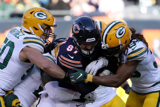 Blake Martinez of the Green Bay Packers grabs Adam Shaheen of the Chicago Bears at Soldier Field on Dec. 16, 2018.