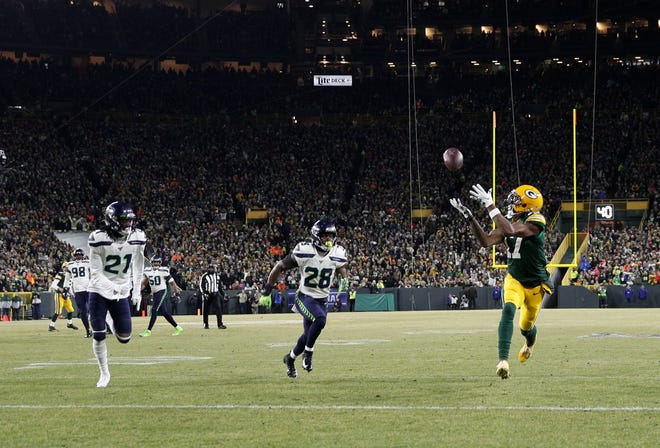Green Bay Packers wide receiver Davante Adams (17) catches a touchdown pass against the Seattle Seahawks in the first quarter of a NFC Divisional Round playoff football game at Lambeau Field on Sunday, January 12, 2020 in Green Bay, Wis.